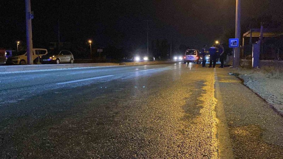 Otomobilin Yayaya Çarptığı Kaza Güvenlik Kamerasına Yansıdı