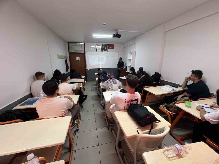 Uzmanlardan "lise Tercihleri Üniversite Yolculuğuna İlk Adım" Uyarısı