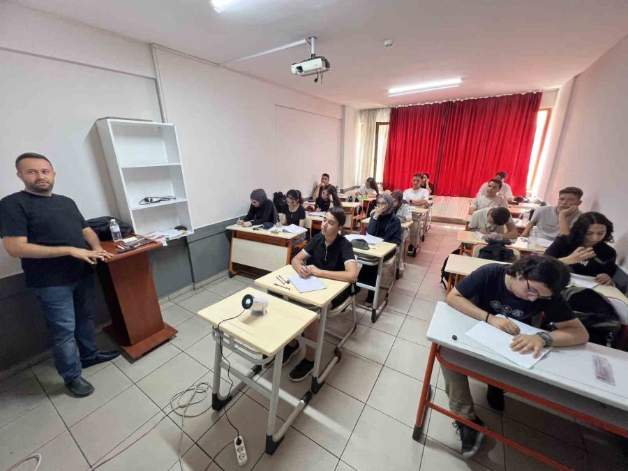 Uzmanlardan "lise Tercihleri Üniversite Yolculuğuna İlk Adım" Uyarısı