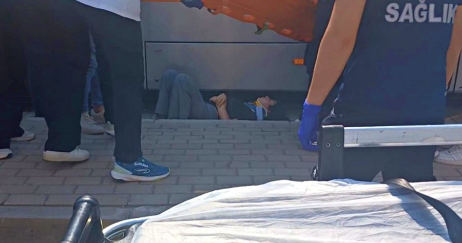 Tramvayın Çarptığı Genç Kız Yaralandı