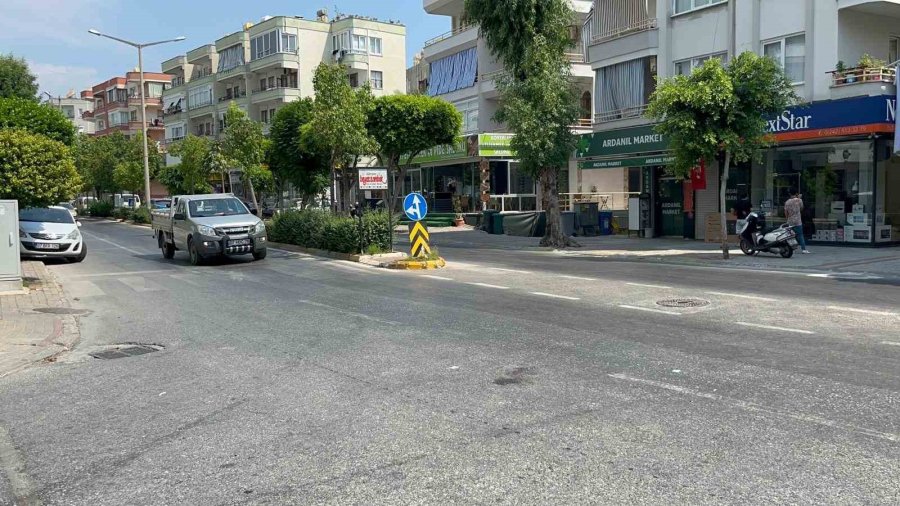 Önüne Çıkan Otomobili Görünce Motosikletiyle Birlikte Yola Savruldu