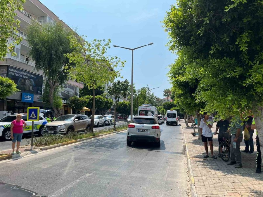 Önüne Çıkan Otomobili Görünce Motosikletiyle Birlikte Yola Savruldu