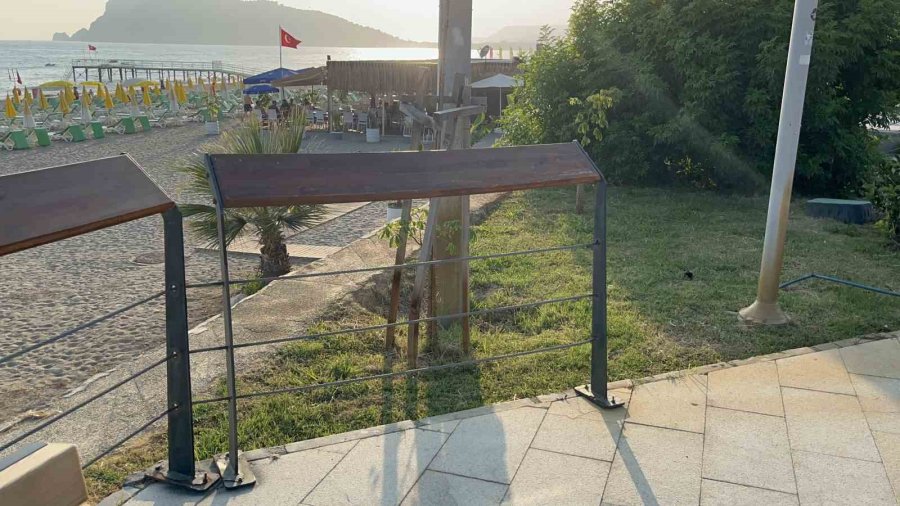 Yeni Aldığı Bisikletle Şarkı Söyleyerek Denize Gitti, Çalınınca Küfrederek Yaya Döndü