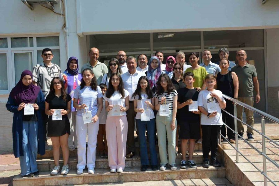 Lgs’de Başarı Elde Eden Öğrenciler Altın İle Ödüllendirildi