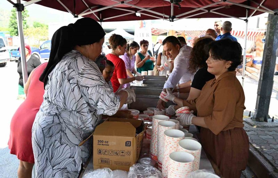 Kemer Belediyesi’nden Aşure İkramı