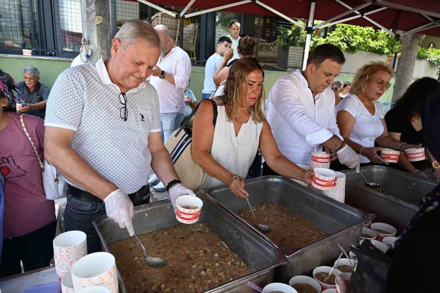 Kemer Belediyesi’nden Aşure İkramı