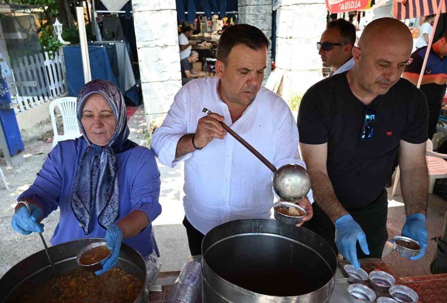 Kemer Belediyesi’nden Aşure İkramı