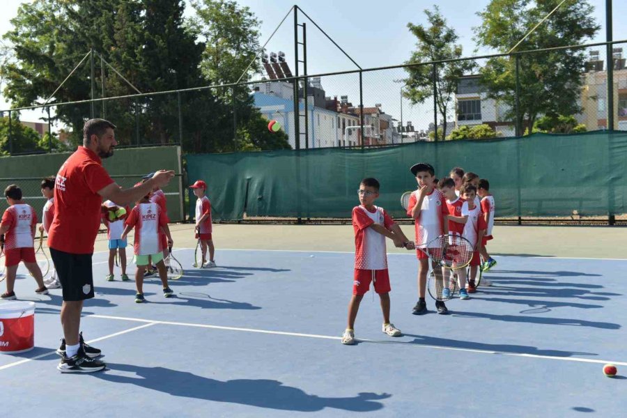 Kepez’de Çocuklar Sporla Gelişiyor