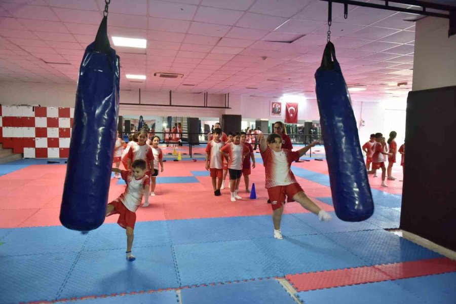 Kepez’de Çocuklar Sporla Gelişiyor