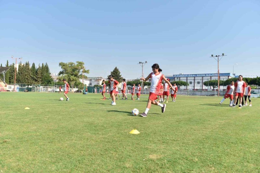 Kepez’de Çocuklar Sporla Gelişiyor