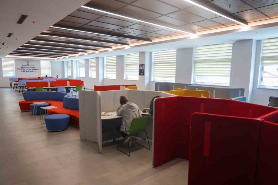 Selçuklu Gençlik Merkezi Yeni Yerinde Gençlerin Hizmetinde