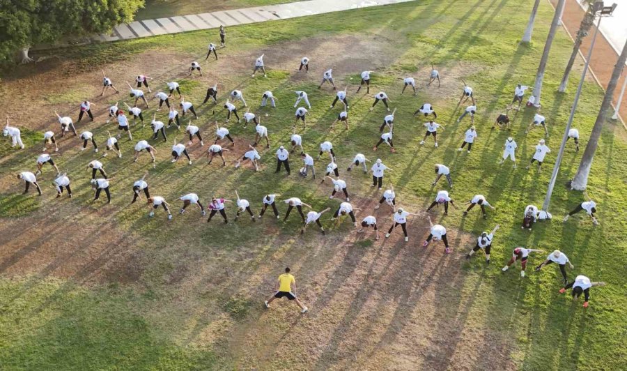 Mersin’de Sabah Sporları Deniz Kenarında Yoğun İlgiyle Devam Ediyor