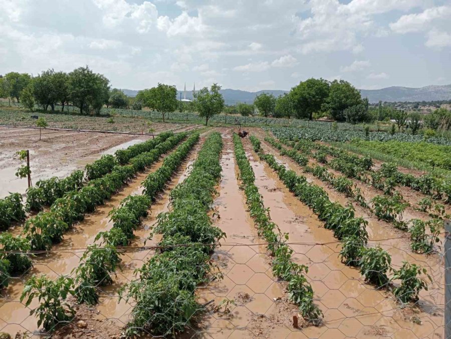 Mersin’de Şiddetli Dolu Yağışı Etkili Oldu