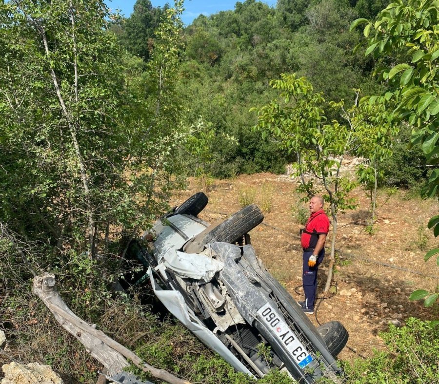 Otomobil Uçuruma Yuvarlandı: 5 Yaralı