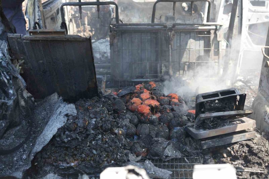 Antalya’da Çıkan Yangında Alevler Arasında Kaldılar