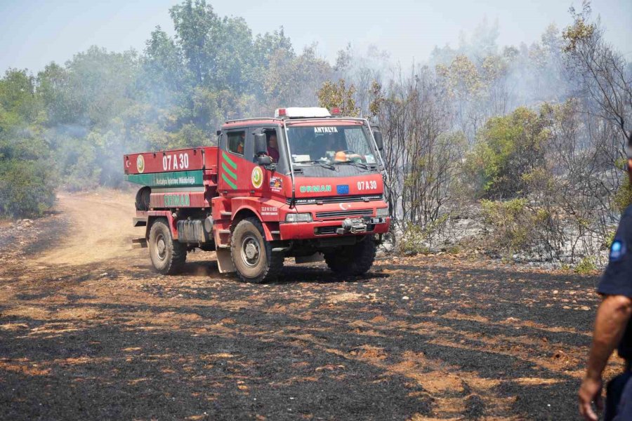Antalya’da Çıkan Yangında Alevler Arasında Kaldılar