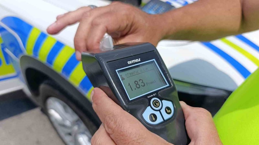 Alkollü Sürücü Otomobile Çarpıp Kaçtı, Kovalamaca Sonucu Yakalandı