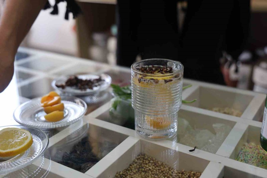 Bunaltıcı Sıcak Havalarda En Basit Karışım: "bitkisel Churchill"