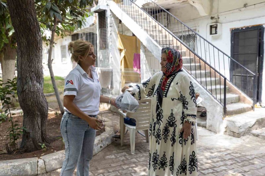 Mersin’de Her Gün Bin 900 Haneye Sıcak Yemek Ulaştırılıyor