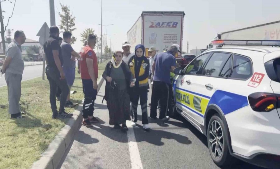 Aksaray’da Tır Otomobile Çarptı: 3 Yaralı