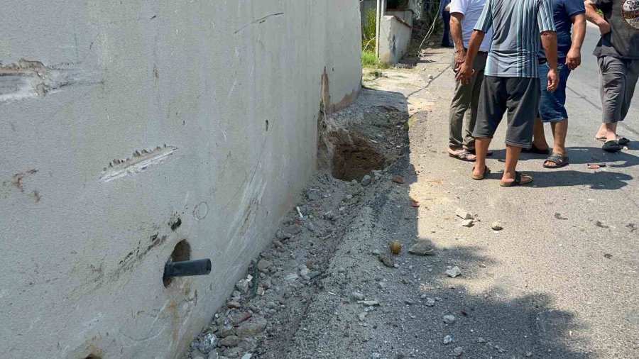 Antalya’da Freni Boşalan Çöp Kamyonu 2 Aracı Ezdi