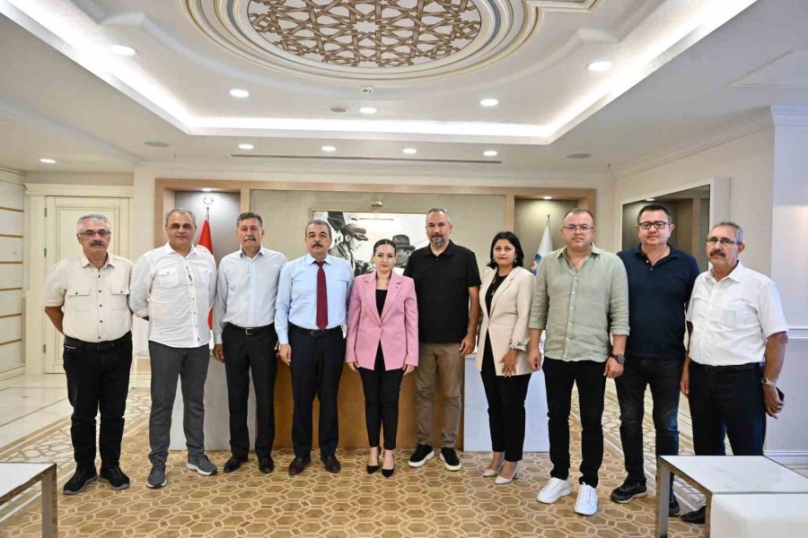 Büyükşehir Başkan Vekili Özdemir: "başkanımızın Niye Böyle Bir Tutuklulukla Baş Başa Kaldığını Anlamakta Güçlük Çekiyoruz"