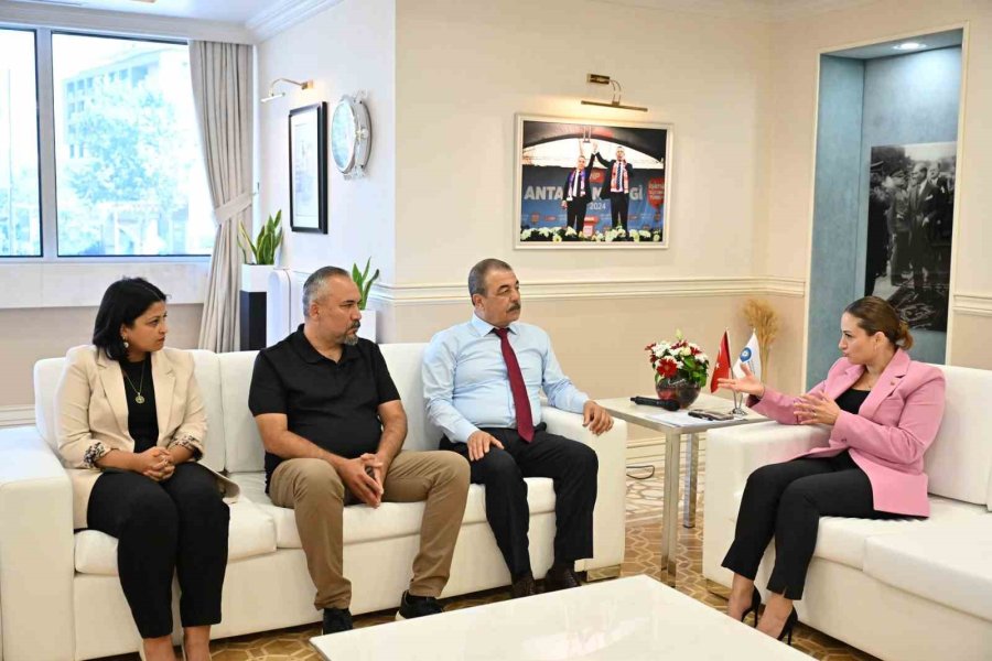 Büyükşehir Başkan Vekili Özdemir: "başkanımızın Niye Böyle Bir Tutuklulukla Baş Başa Kaldığını Anlamakta Güçlük Çekiyoruz"