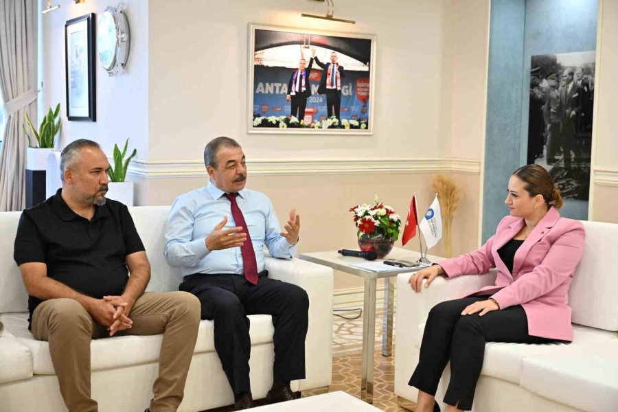 Büyükşehir Başkan Vekili Özdemir: "başkanımızın Niye Böyle Bir Tutuklulukla Baş Başa Kaldığını Anlamakta Güçlük Çekiyoruz"