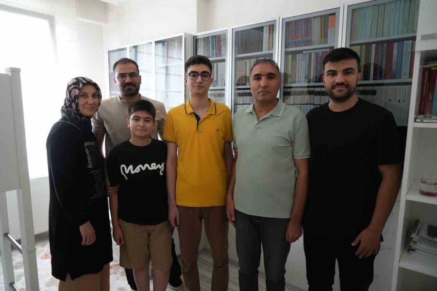 Telefonu Bıraktı, Planlı Çalıştı: Yks’de Derece Elde Etti