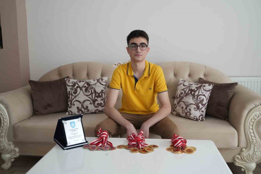 Telefonu Bıraktı, Planlı Çalıştı: Yks’de Derece Elde Etti