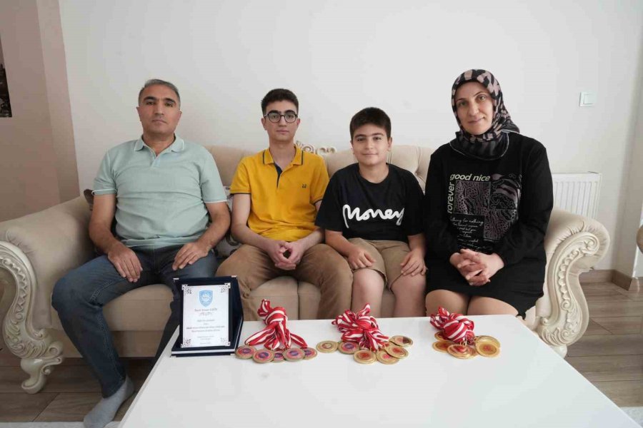 Telefonu Bıraktı, Planlı Çalıştı: Yks’de Derece Elde Etti