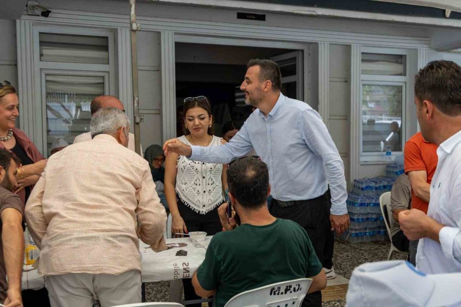 Manavgat’ta Vatandaşlara Aşure İkram Edildi