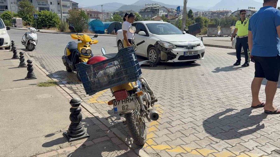 Otomobille Motosiklet Çarpıştı: 1 Yaralı