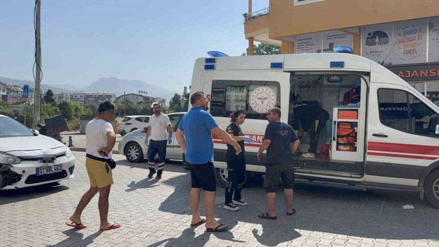 Otomobille Motosiklet Çarpıştı: 1 Yaralı