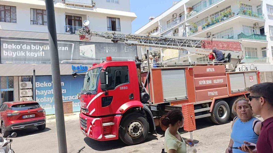 Annemin Hayatından Endişe Ediyorum Dedi, Ambulans, İtfaiye Ve Polis Ekipleri Alarma Geçti