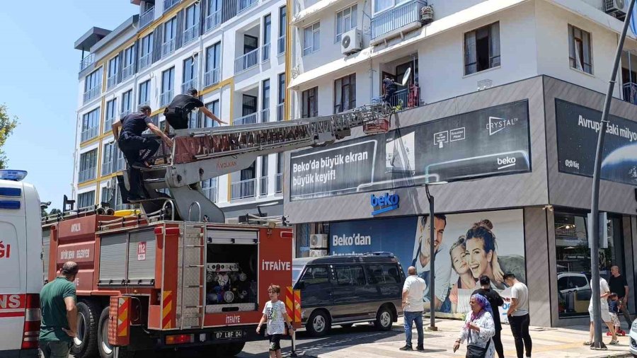 Annemin Hayatından Endişe Ediyorum Dedi, Ambulans, İtfaiye Ve Polis Ekipleri Alarma Geçti