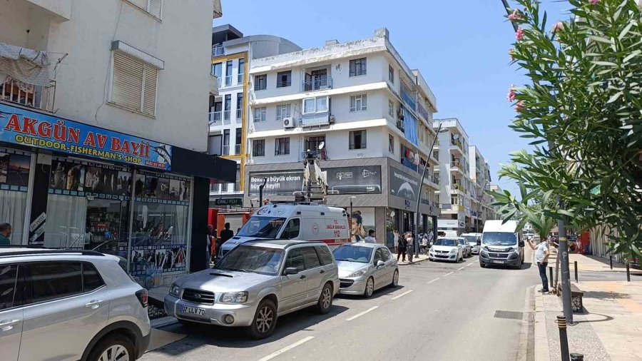 Annemin Hayatından Endişe Ediyorum Dedi, Ambulans, İtfaiye Ve Polis Ekipleri Alarma Geçti