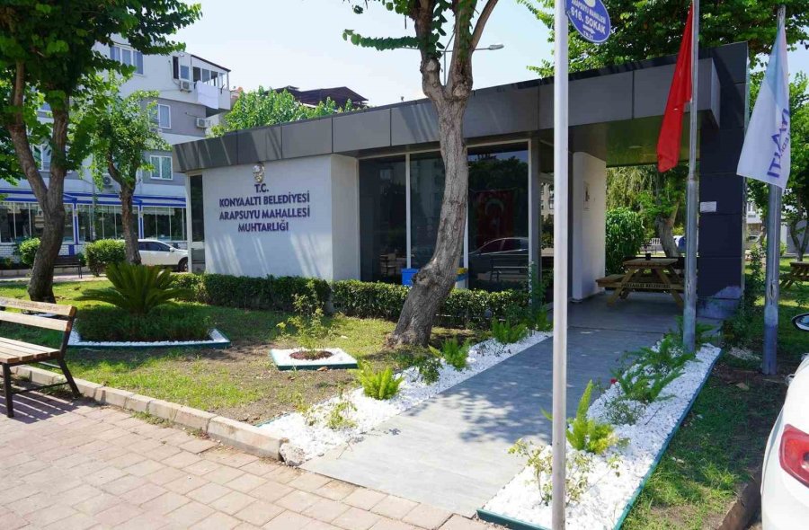 Konyaaltı’nda Muhtarlık Binaları Çiçeklendiriliyor