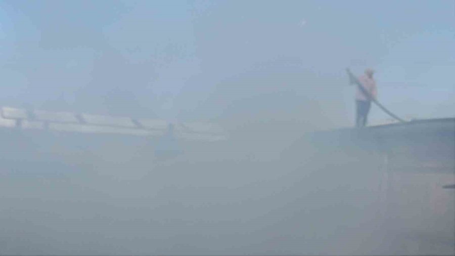 Konya’da İş Yerinde Çıkan Yangın Bahçedeki Tahta Paletlere Sıçradı