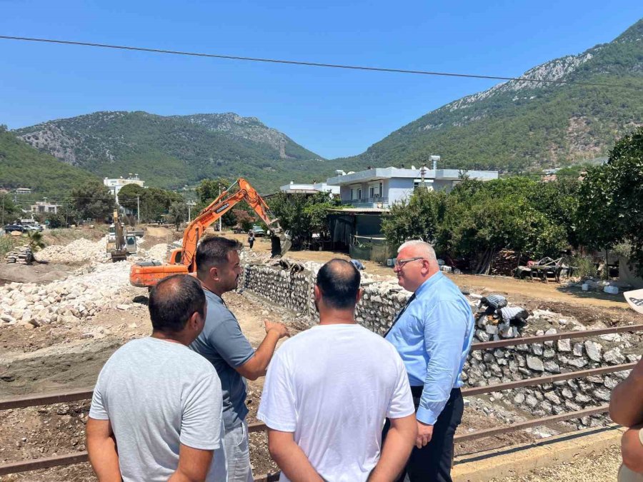 Turistik Merkez Karaöz’de Dere Islahı