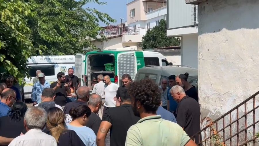 Mersin’de Ev Yangını: 2 Çocuk Annesi Kadın Hayatını Kaybetti