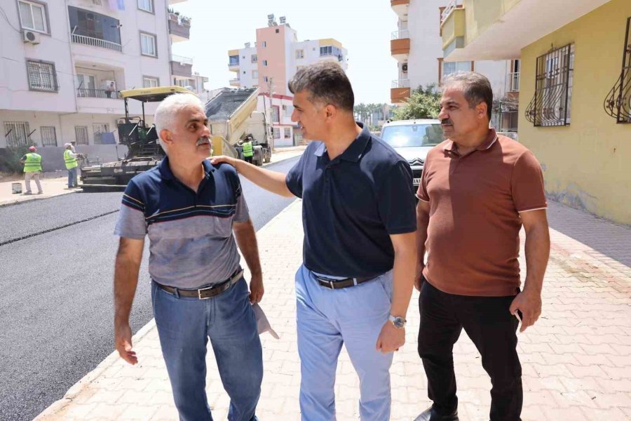 Akdeniz’de Sokaklar Sıcak Asfaltla Yenileniyor