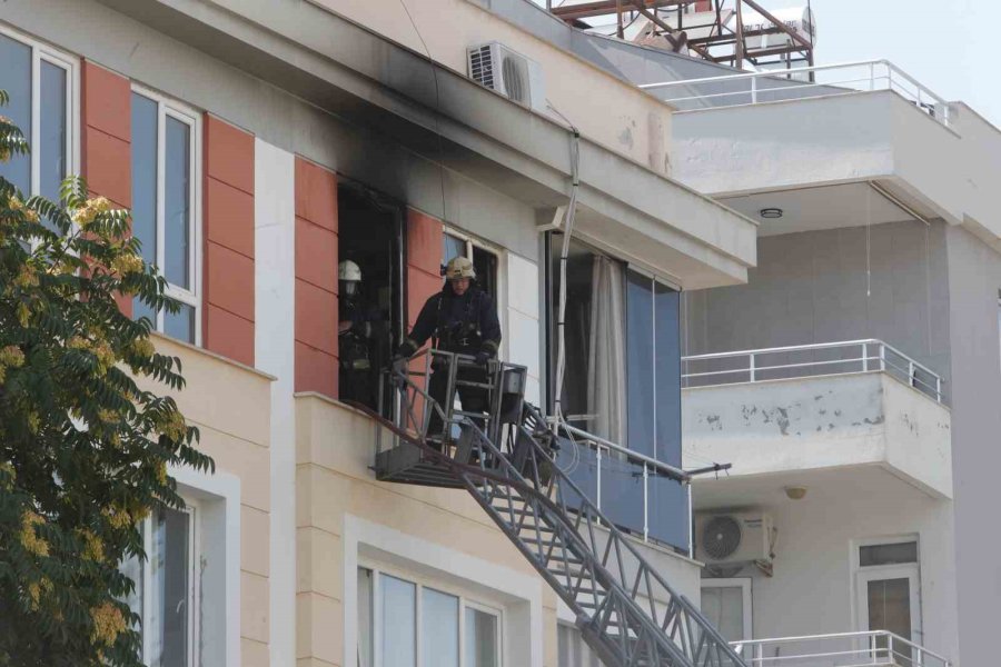 Kedisi İçerdeyken Evi Evi Yanan Ukraynalı Kadın Yaşadığı Şoku Anlattı