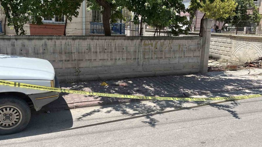 Boşanma Aşamasındaki Eşini Bıçakladı