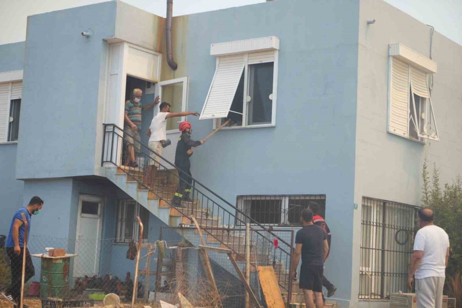 Aksu’da Yürek Yakan Yangında Evler Hasar Gördü, Hayvanlar Telef Oldu