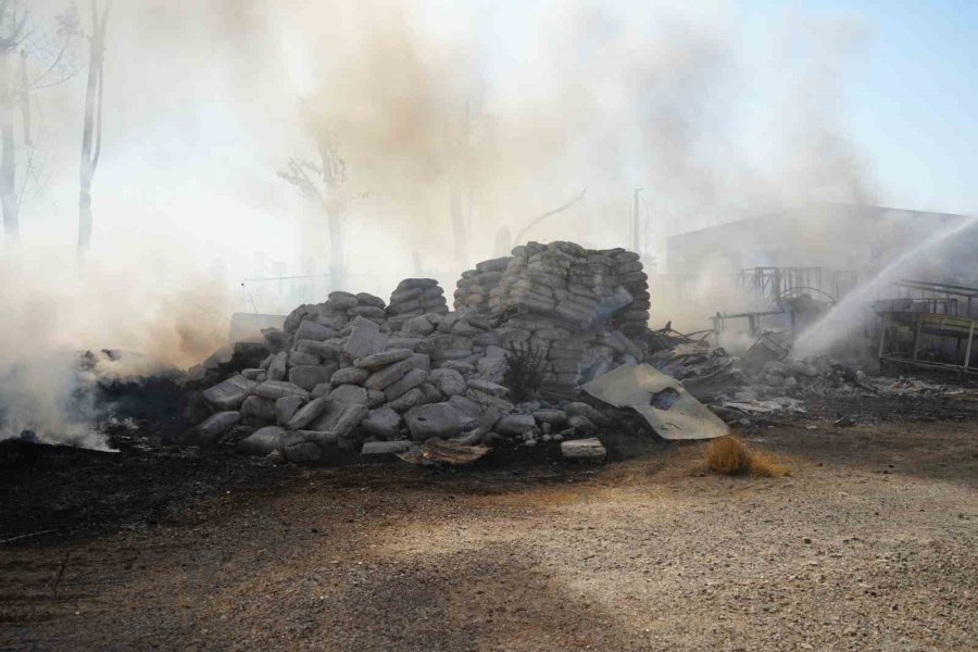 Antalya’da Bir Ev Ve Depo Alevlerin Arasında Kaldı