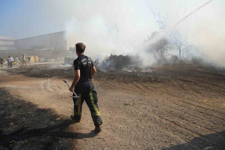 Antalya’da Bir Ev Ve Depo Alevlerin Arasında Kaldı