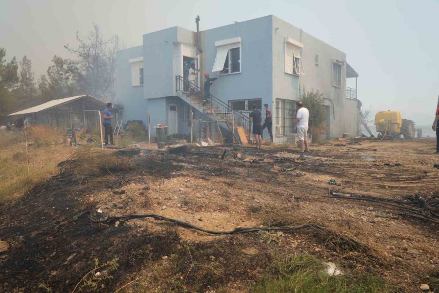 Vali Şahin: "yangınlar Şehir Merkezlerinde Ciddi Risk Oluşturdu"