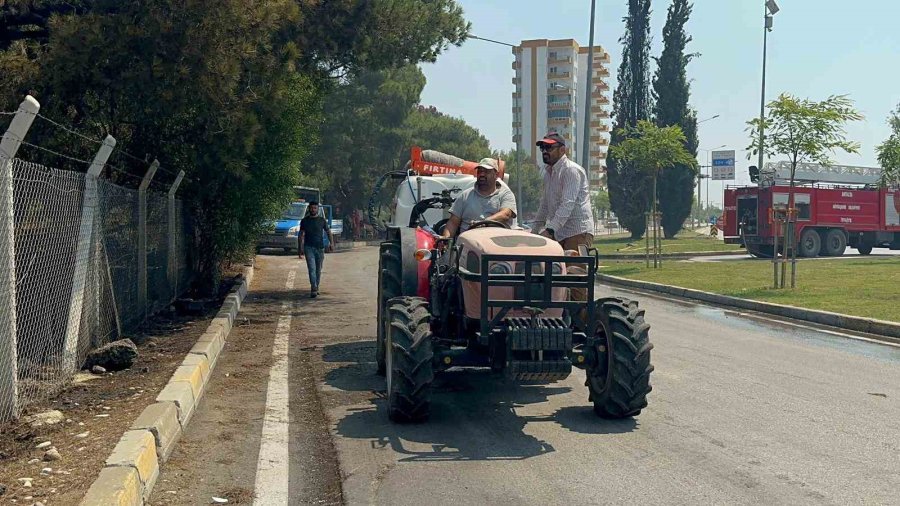 Yangın Turizm Yolunu Kapattı, Ekipler Ve Halk Alevlere Karşı Mücadele Ediyor