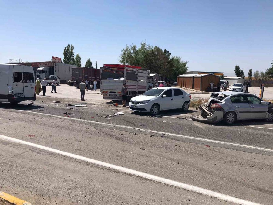 Ereğli’de Zincirleme Trafik Kazası: 4 Yaralı